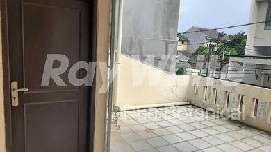 Kesempatan Rumah di Puri Indah, Jakarta Barat, LB 140m², Harga 2,25 Miliar