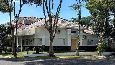 Rumah Mewah di Kota Baru Parahyangan, Bandung, 5 KT, LT 410m²
