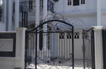 Dijual rumah Eksklusif di Pesanggrahan, Jakarta Selatan - LT 221m²