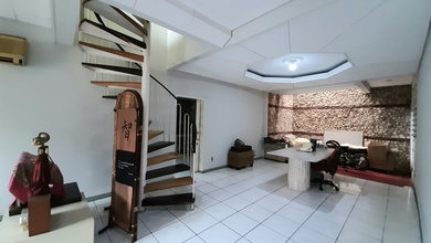Rumah Eksklusif LT 220 m2, di Sunrise Garden, Jakarta Barat