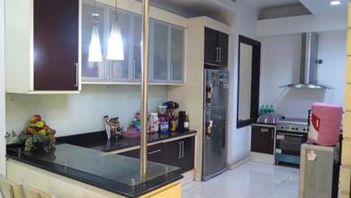 Hunian Elegan di Kembangan, Jakarta Barat, 5 Kamar Tidur, LT 250m²