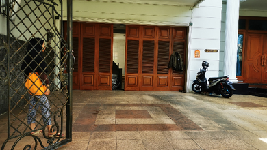 Rumah Elite di Kawasan Intercon, Jakarta Barat, LB 1000m², Harga 20 Miliar