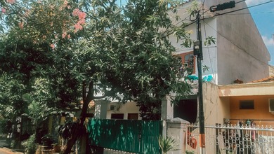 Rumah Elegan di Plumpang, Jakarta Utara, 6 Kamar Tidur, LT 250m²