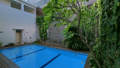 Rumah Sewaan Area Pondok Indah, Jakarta Selatan, LB 400m², 4 KT